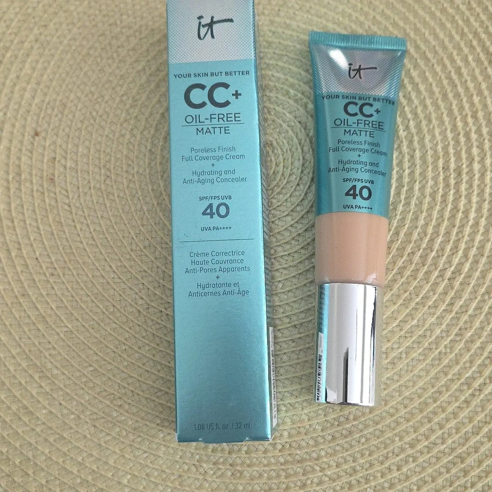 IT Cosmetics CC+ Oil-Free Matte light medium NEW NIB